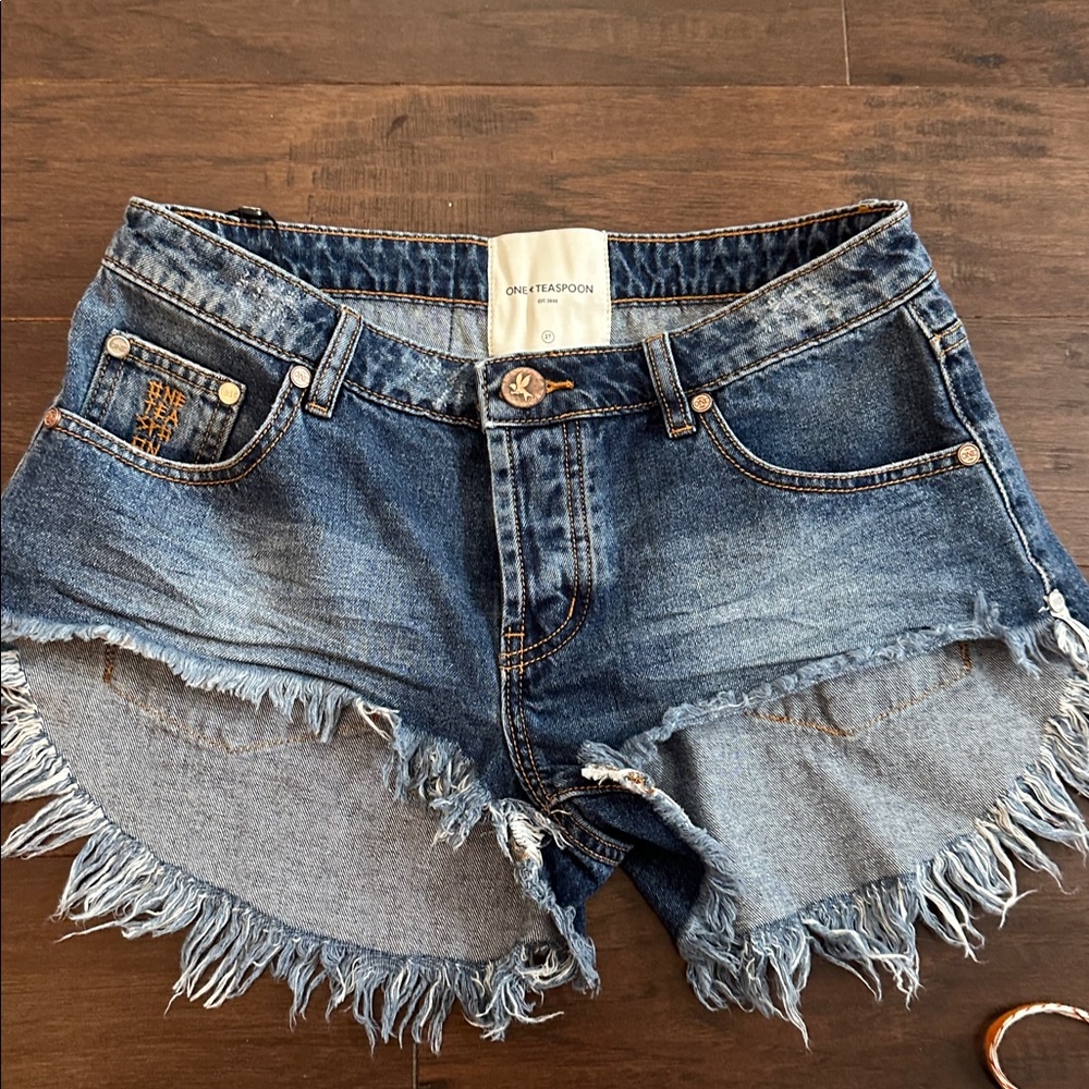 New! ONE TEASPOON PACIFICA BONITAS destroyed shorts denim 27 - Picture 4 of 12